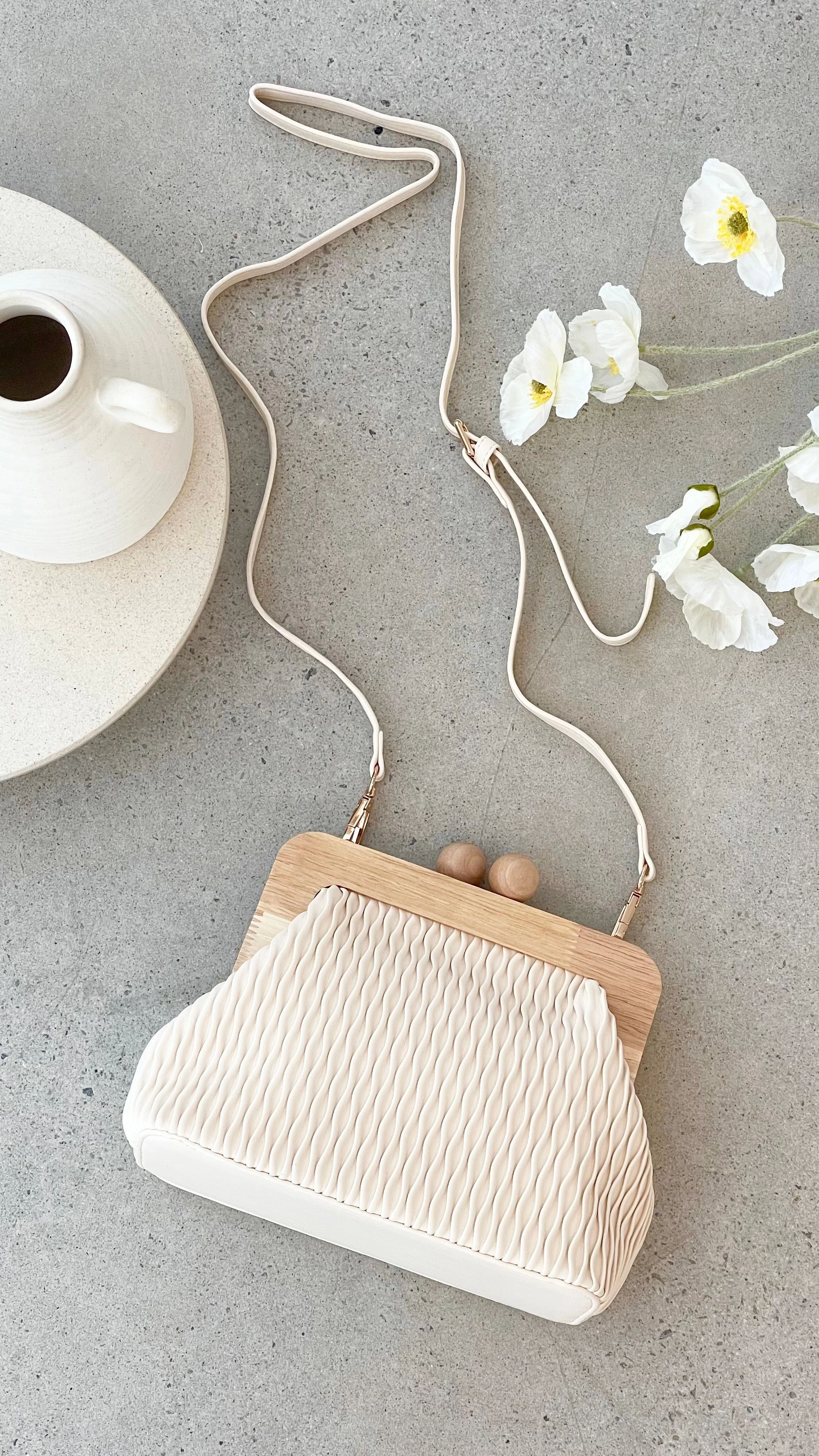 Piper Wavy Timber Frame Clutch - Cream / Natural